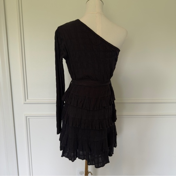 Hello Molly Elegant Black One-Shoulder Dress - Picture 9 of 13